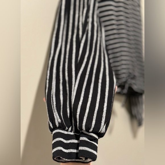 Forever 21 L Cropped Black & White Striped Sweater w/ Drawstring Waist - Picture 4 of 9